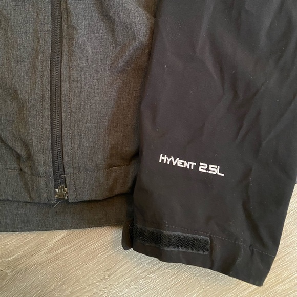 North Face Raincoat - Picture 3 of 9